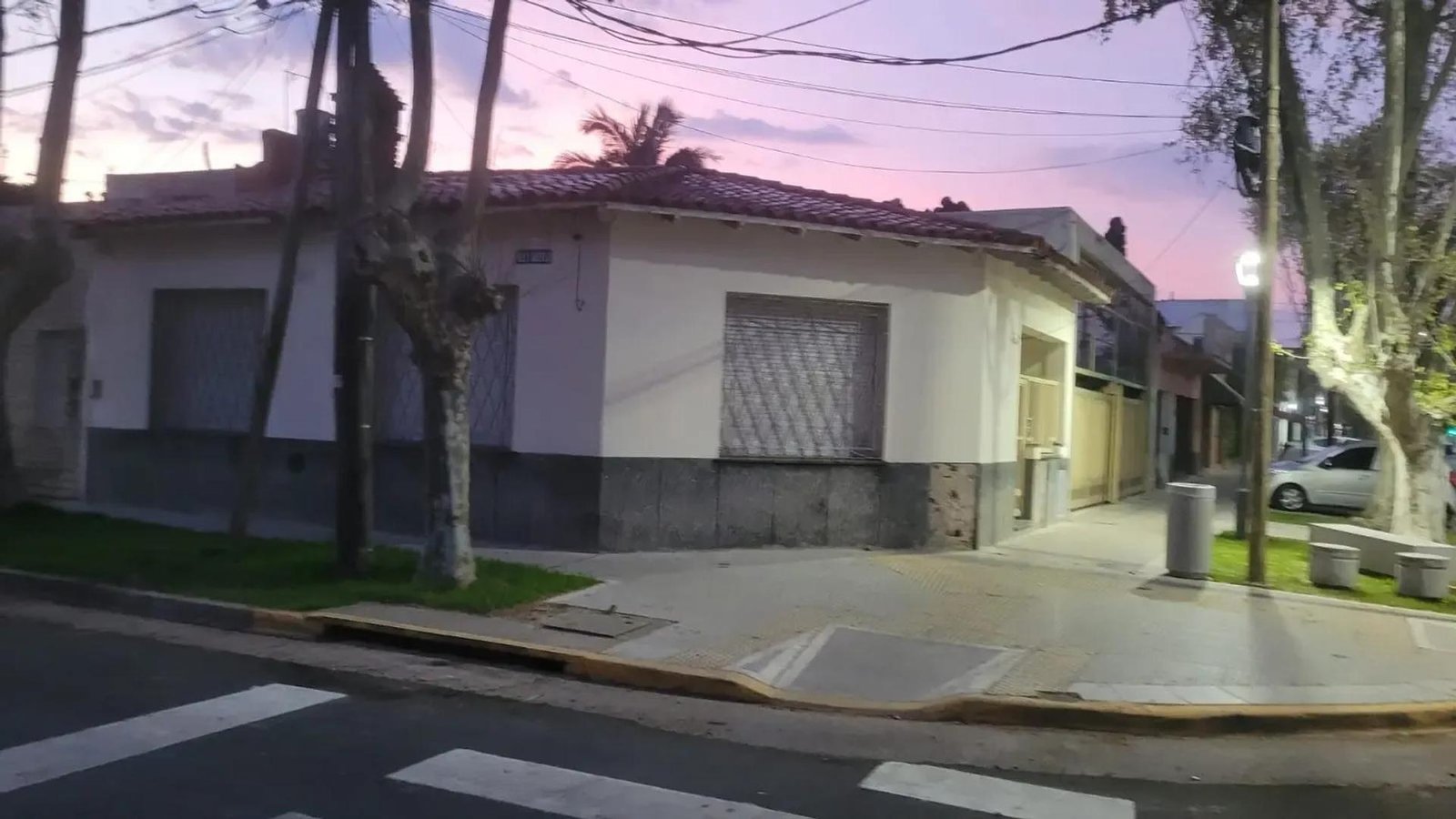 Venta de Esquina Comercial en Martinez