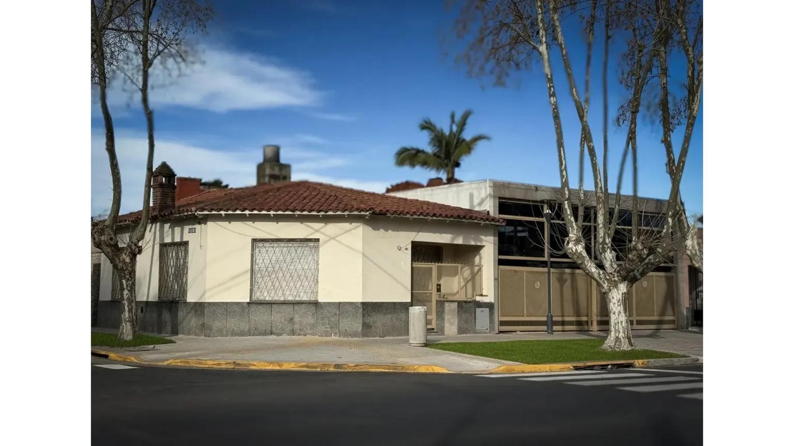 Venta de Esquina Comercial en Martinez