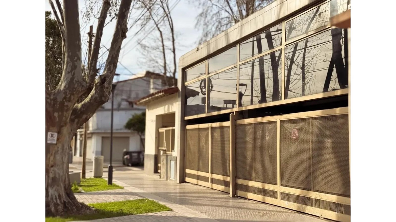 Venta de Esquina Comercial en Martinez