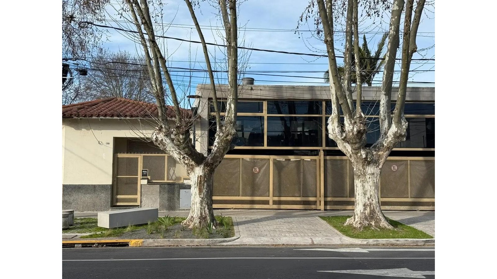 Venta de Esquina Comercial en Martinez